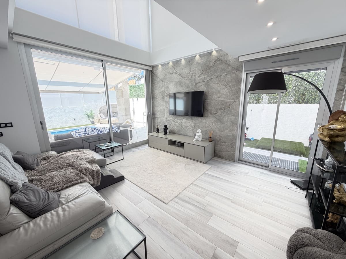 4 slaapkamer Villa te koop in Orihuela Costa - € 619.995 (Ref: 9861813)