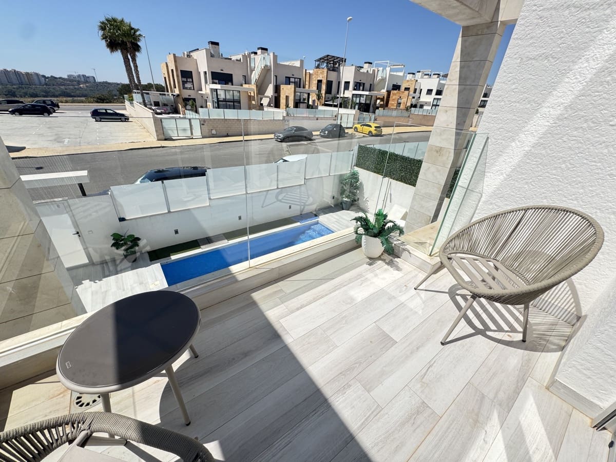 4 slaapkamer Villa te koop in Orihuela Costa - € 619.995 (Ref: 9861813)