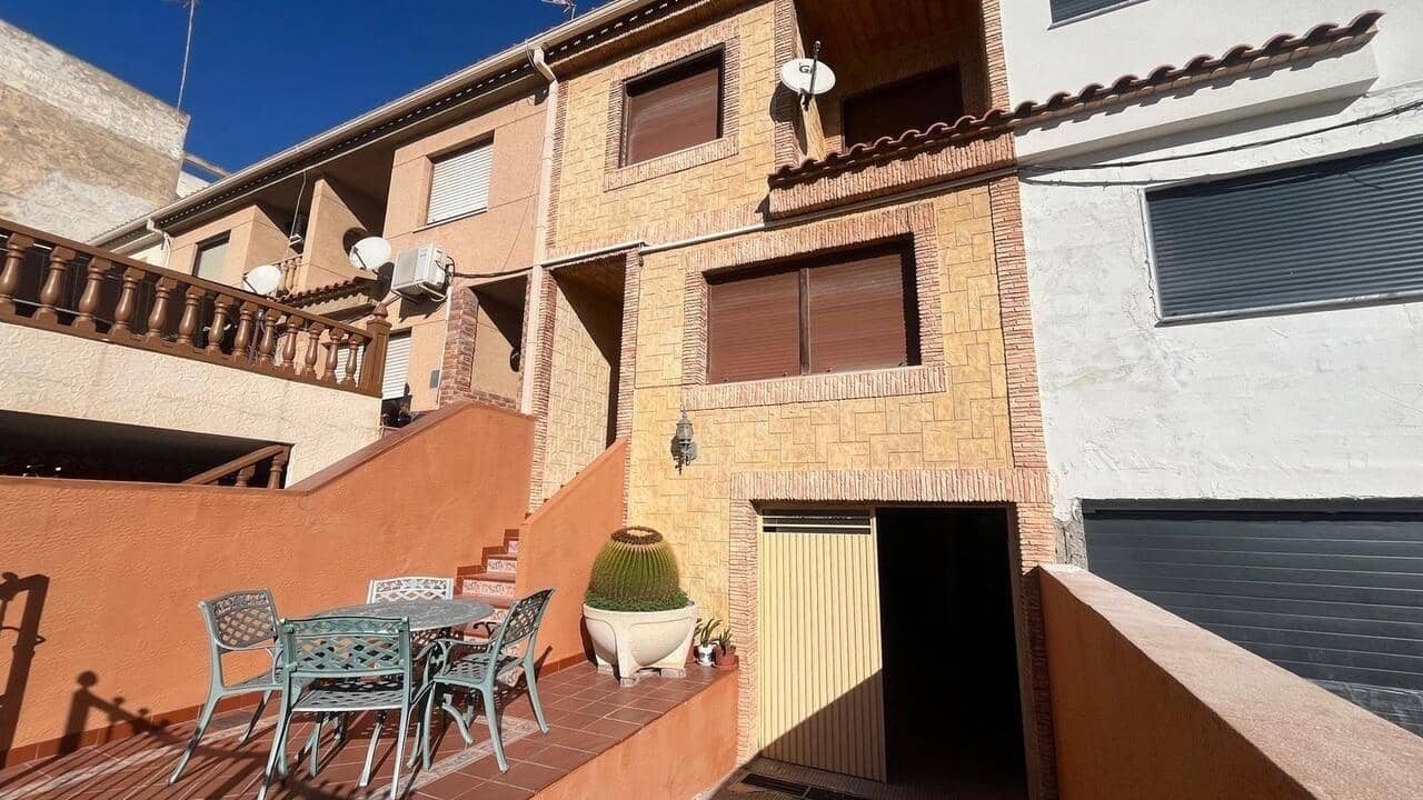 4 bedroom Townhouse for sale in Formentera del Segura - € 191,900 (Ref: 9921542)