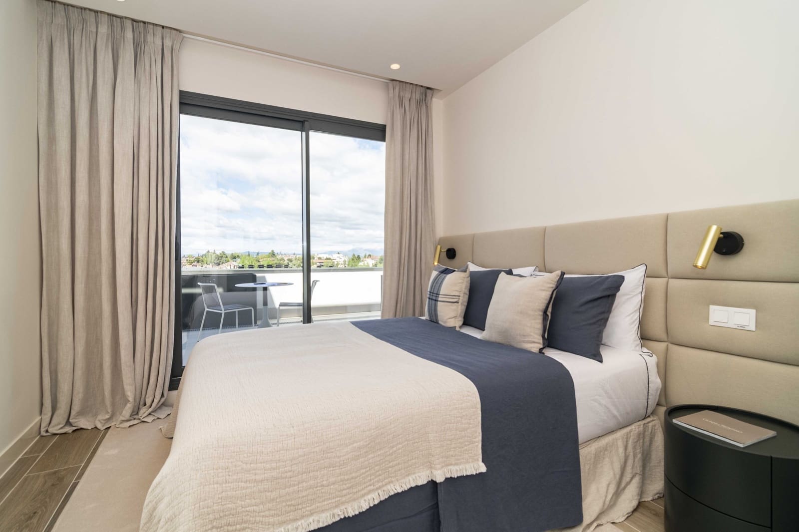 2 sypialnia Apartament do wynajęcia w La Moraleja z basenem garażem - 3 950 € (Ref: 9809762)