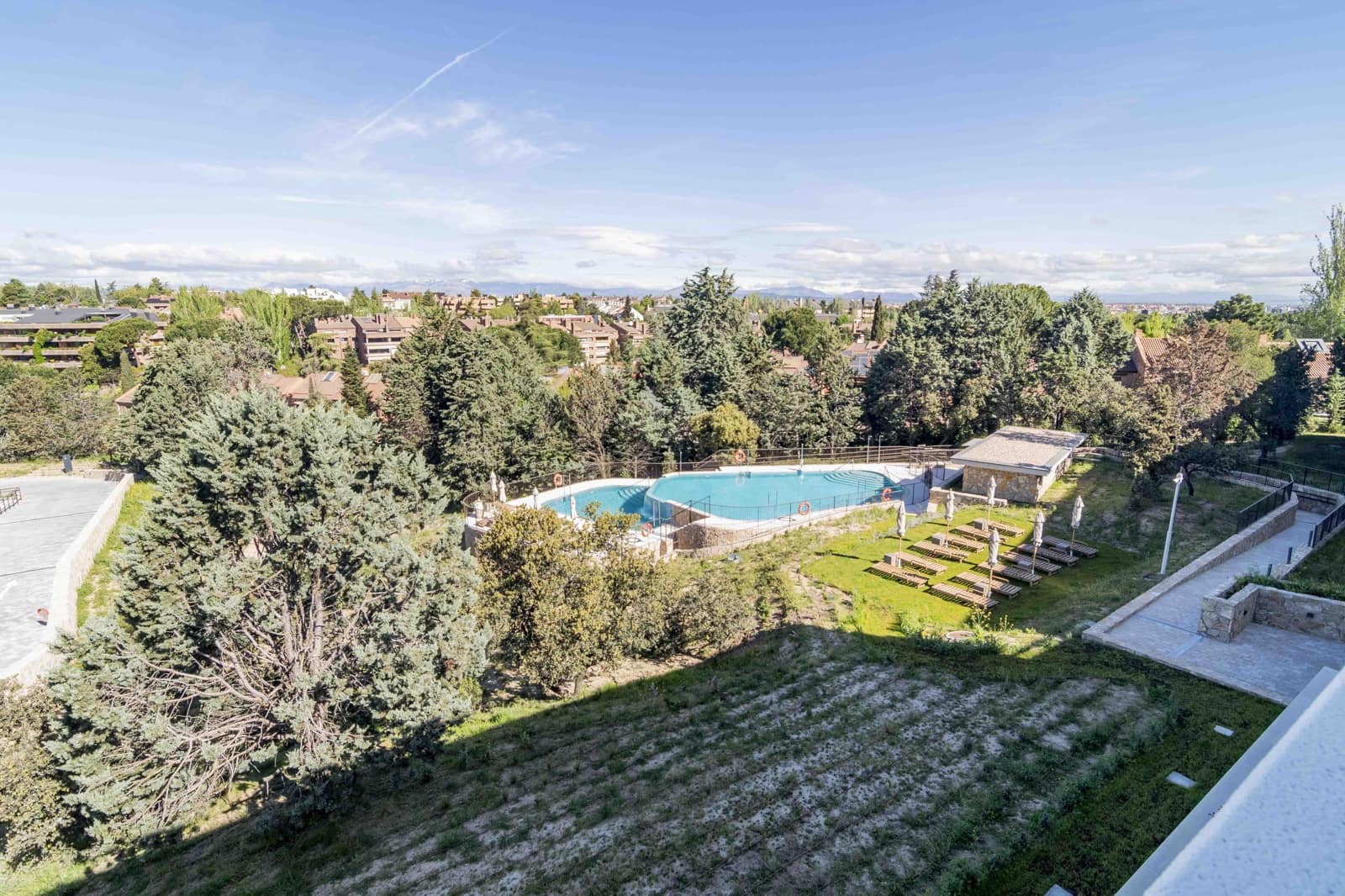 2 sypialnia Apartament do wynajęcia w La Moraleja z basenem garażem - 3 950 € (Ref: 9809762)