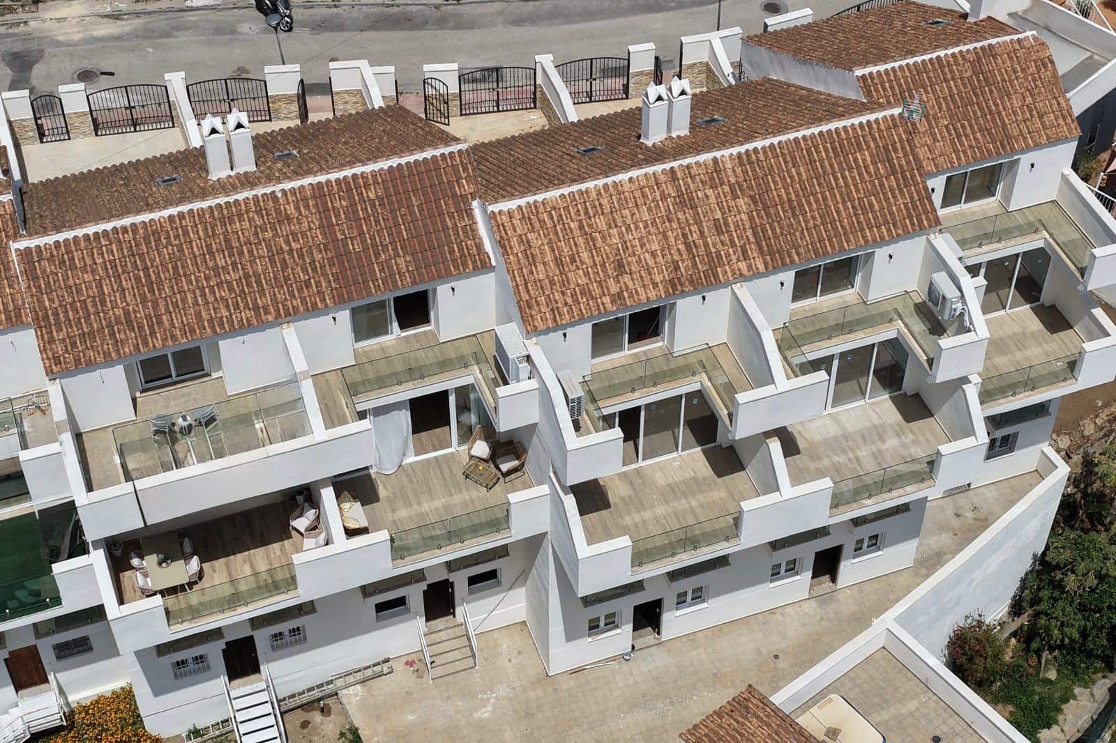 4 soveværelse Rækkehus til salg i Fuengirola med swimmingpool garage - € 649.000 (Ref: 9806736)