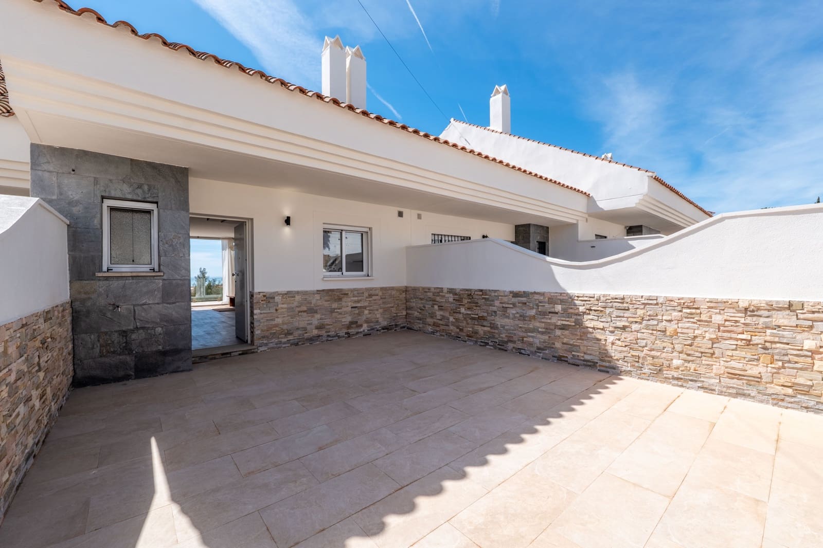 4 soveværelse Rækkehus til salg i Fuengirola med swimmingpool garage - € 649.000 (Ref: 9806736)