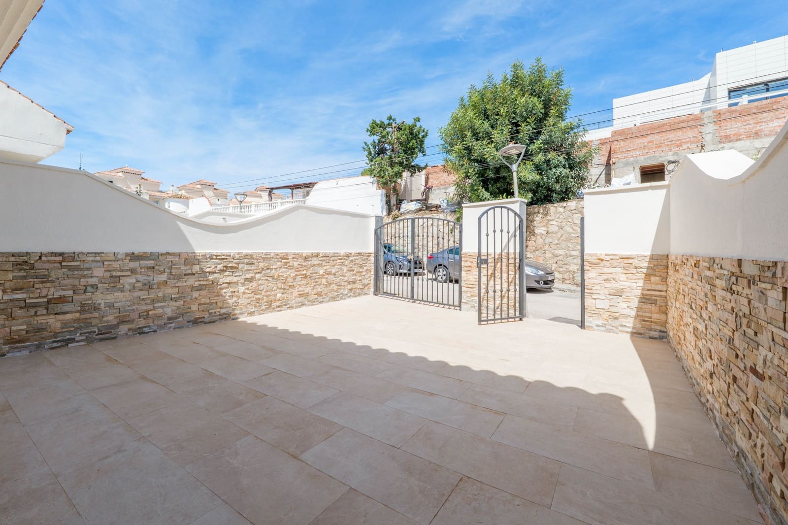 4 soveværelse Rækkehus til salg i Fuengirola med swimmingpool garage - € 649.000 (Ref: 9806736)