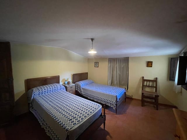 5 makuuhuone Omakotitalo myytävänä paikassa Albarracín - 180 000 € (Ref: 9823978)