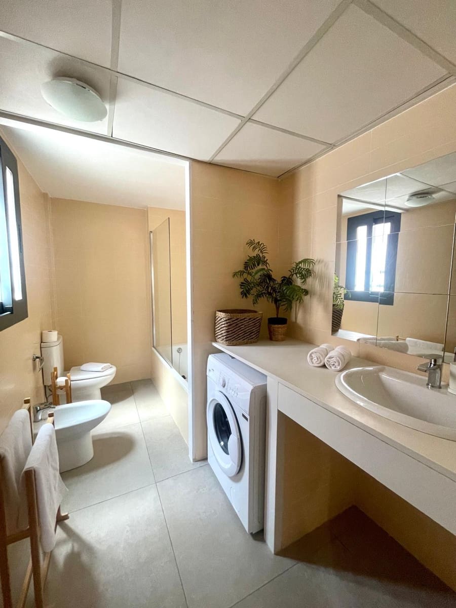 Piso de 2 habitaciones en València ciudad en venta - 378.000 € (Ref: 9823980)