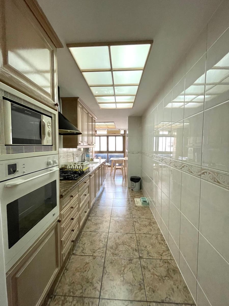Flat for sale in Valencia city - € 520,000 (Ref: 9824010)