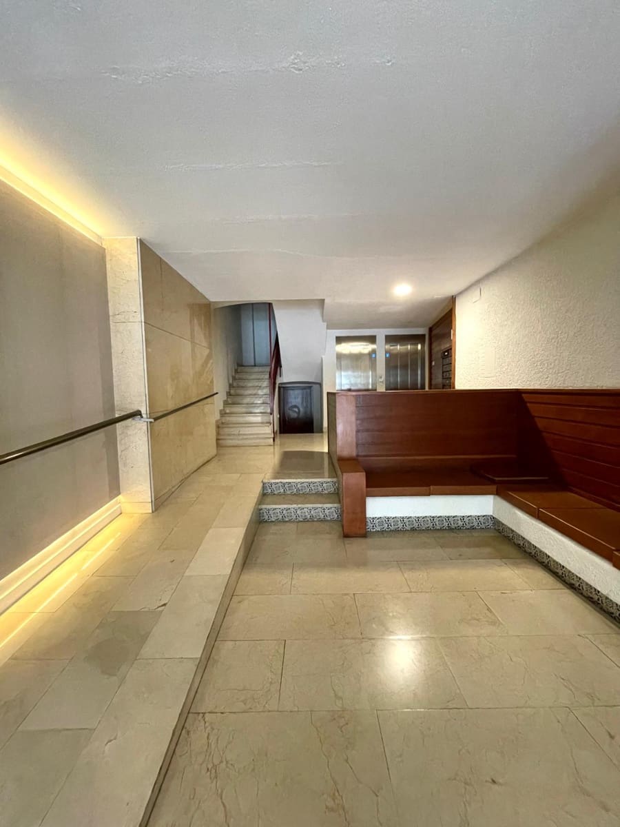 Flat for sale in Valencia city - € 520,000 (Ref: 9824010)
