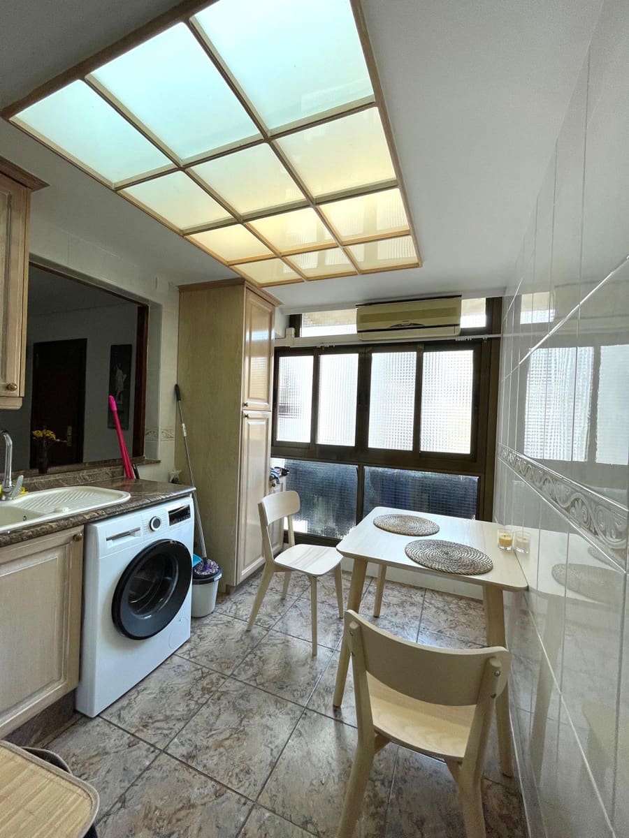 Flat for sale in Valencia city - € 520,000 (Ref: 9824010)