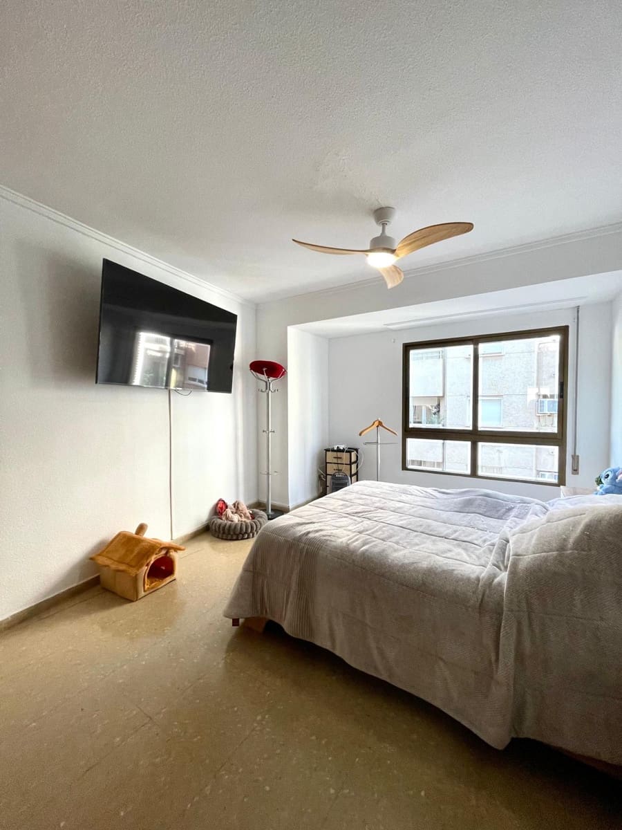 Flat for sale in Valencia city - € 520,000 (Ref: 9824010)