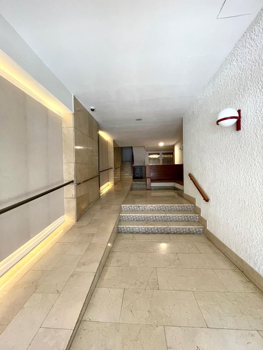 Flat for sale in Valencia city - € 520,000 (Ref: 9824010)