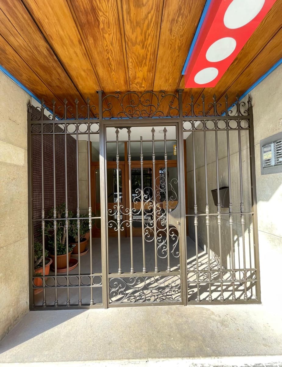 Flat for sale in Valencia city - € 520,000 (Ref: 9824010)
