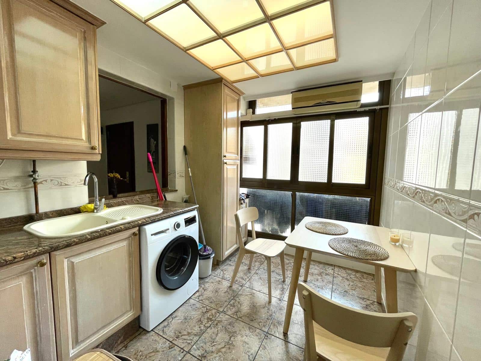 Flat for sale in Valencia city - € 520,000 (Ref: 9824010)