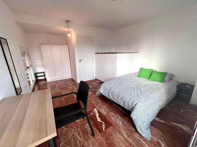 5 soveværelse Lejlighed til salg i Valencia by - € 350.000 (Ref: 9941493)