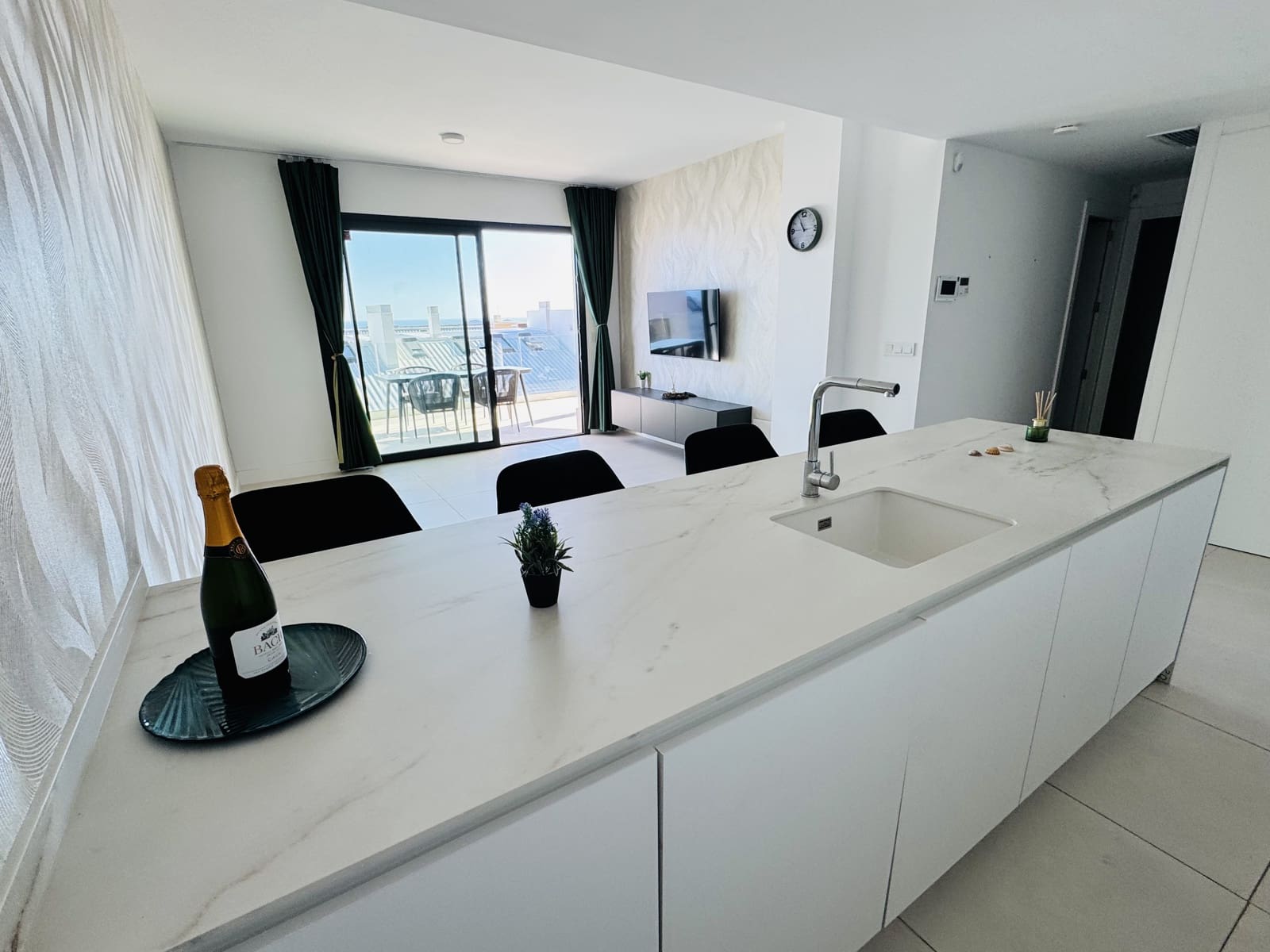 Apartamento de 2 habitaciones en Fuengirola en venta con piscina garaje - 499.000 € (Ref: 9809888)