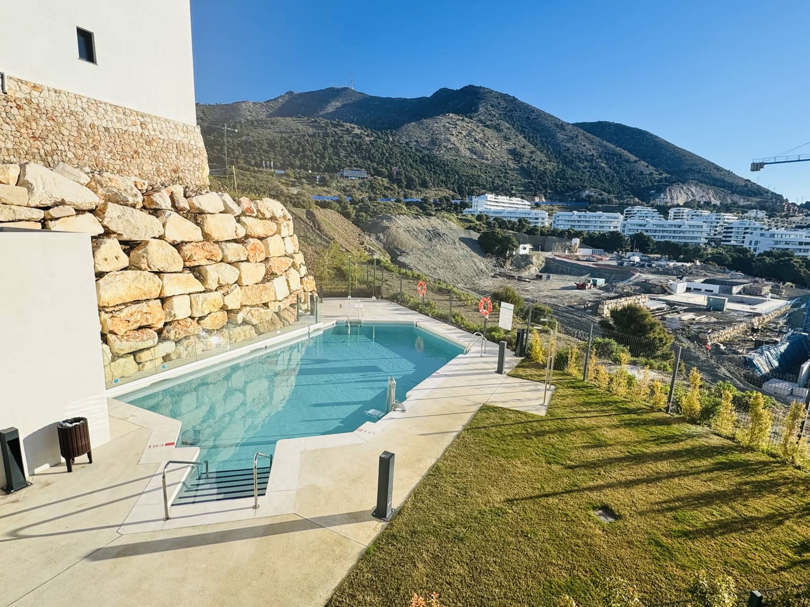 Apartamento de 2 habitaciones en Fuengirola en venta con piscina garaje - 499.000 € (Ref: 9809888)