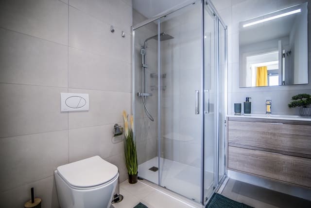 2 bedroom Apartment for sale in El Higuerón, Fuengirola with pool garage - € 499,000 (Ref: 9809888)