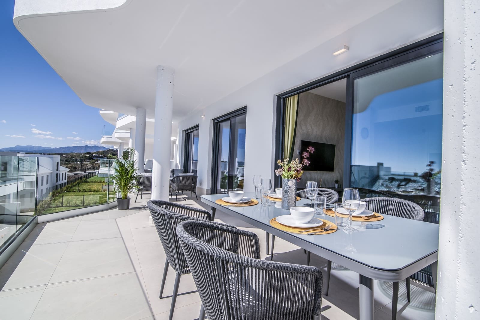 Apartamento de 2 habitaciones en Fuengirola en venta con piscina garaje - 499.000 € (Ref: 9809888)