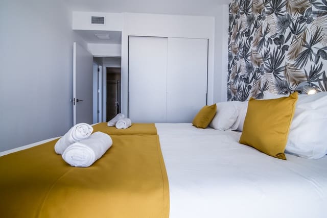 2 bedroom Apartment for sale in El Higuerón, Fuengirola with pool garage - € 499,000 (Ref: 9809888)