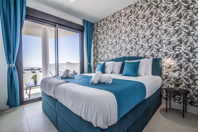 2 bedroom Apartment for sale in El Higuerón, Fuengirola with pool garage - € 499,000 (Ref: 9809888)