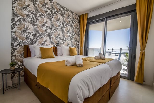2 bedroom Apartment for sale in El Higuerón, Fuengirola with pool garage - € 499,000 (Ref: 9809888)