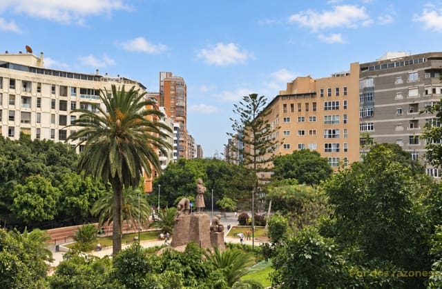 4 sovrum Lägenhet till salu i Las Palmas de Gran Canaria - 695 000 € (Ref: 10082201)