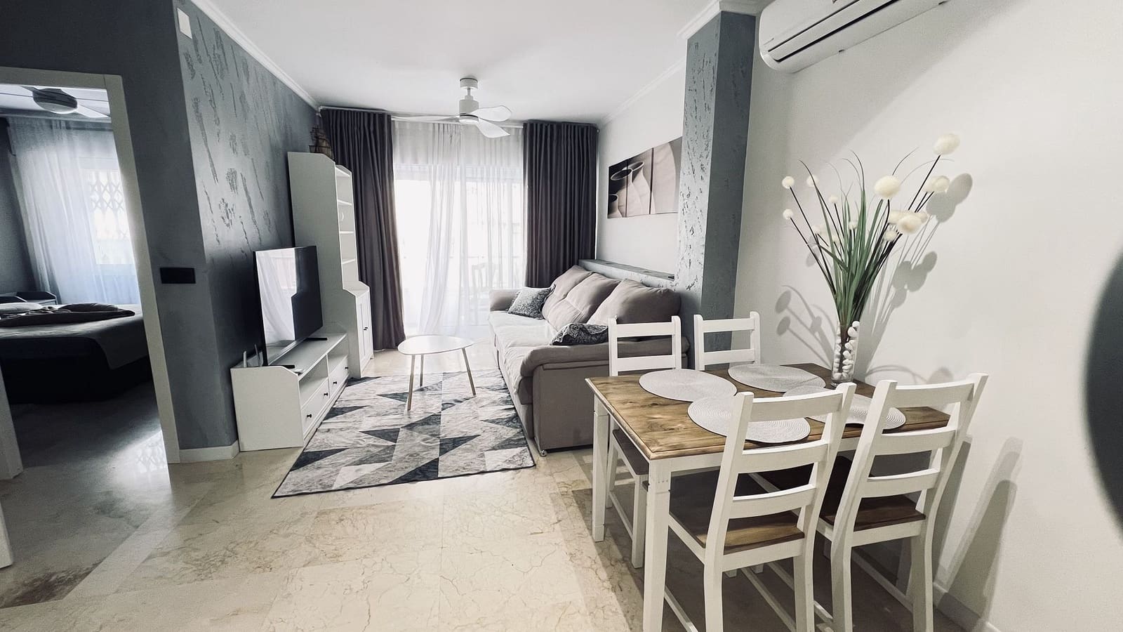 3 makuuhuone Huoneisto myytävänä paikassa Torrevieja mukana uima-altaan - 265 000 € (Ref: 9834622)