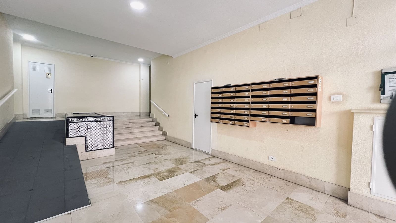 3 makuuhuone Huoneisto myytävänä paikassa Torrevieja mukana uima-altaan - 265 000 € (Ref: 9834622)