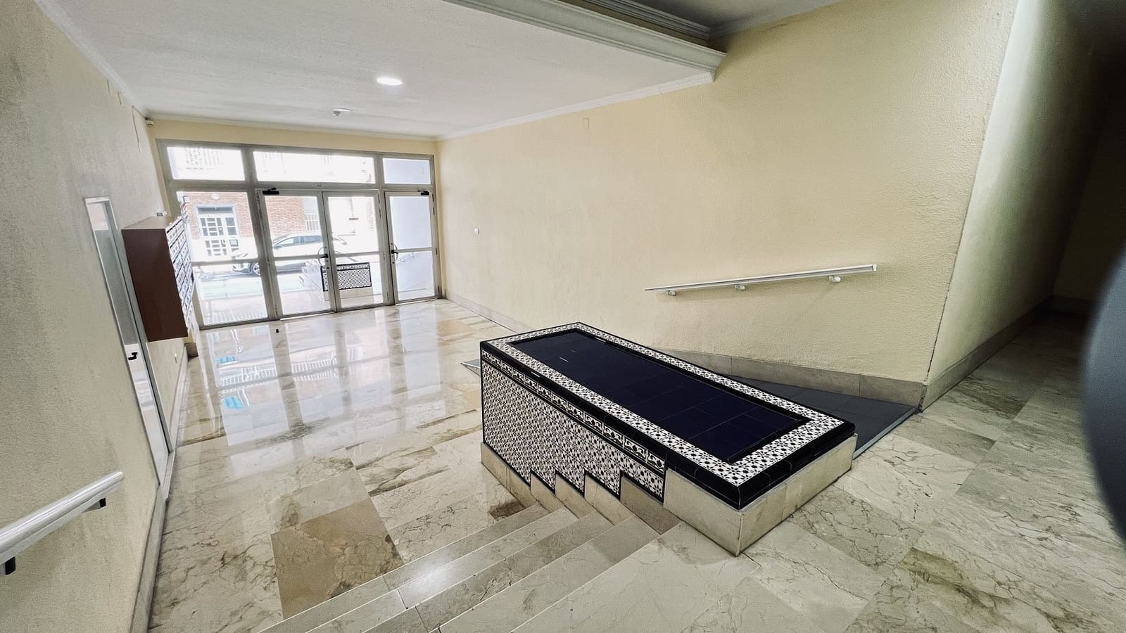 3 makuuhuone Huoneisto myytävänä paikassa Torrevieja mukana uima-altaan - 265 000 € (Ref: 9834622)