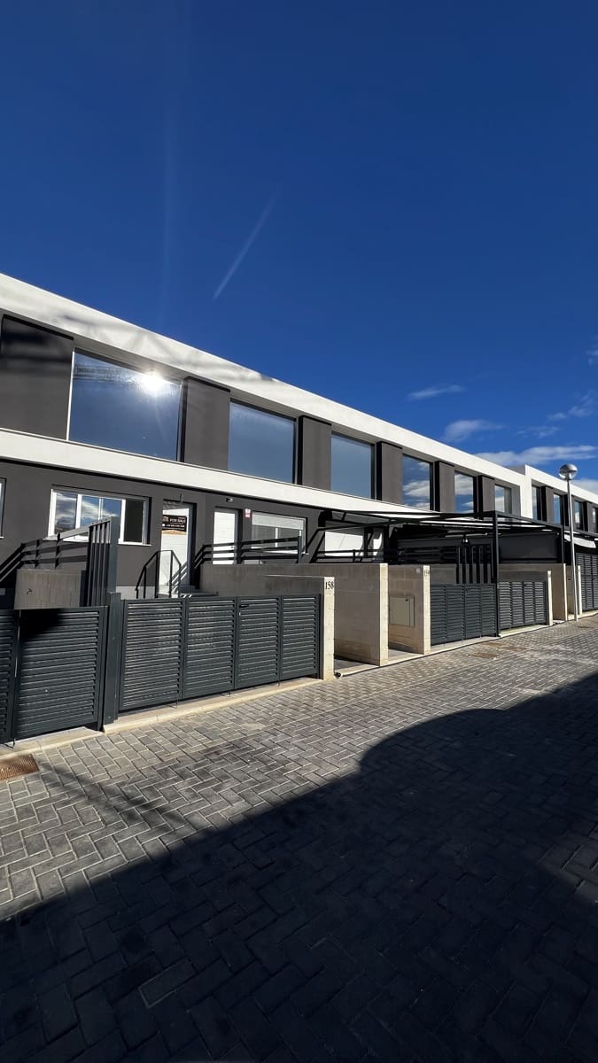 2 bedroom Townhouse for sale in Gran Alacant with pool - € 259,000 (Ref: 9834624)