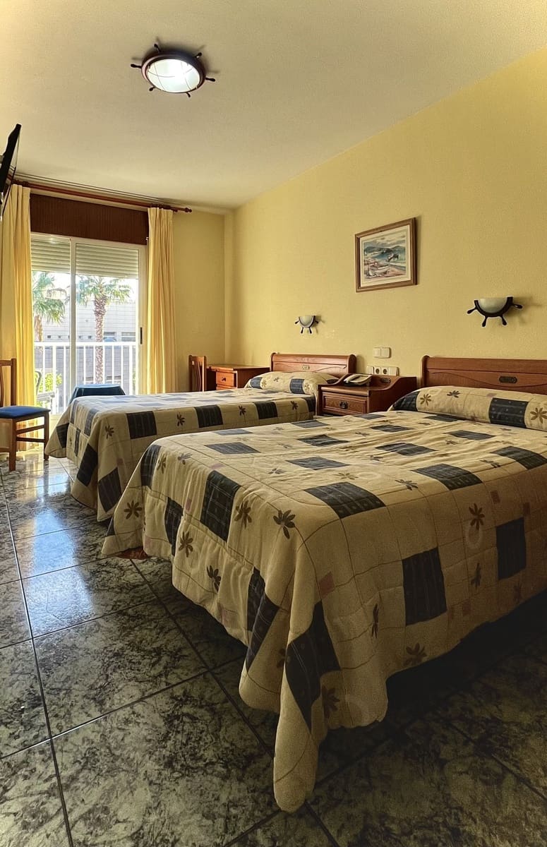 16 bedroom Commercial for sale in Guardamar del Segura with pool - € 1,350,000 (Ref: 9999410)