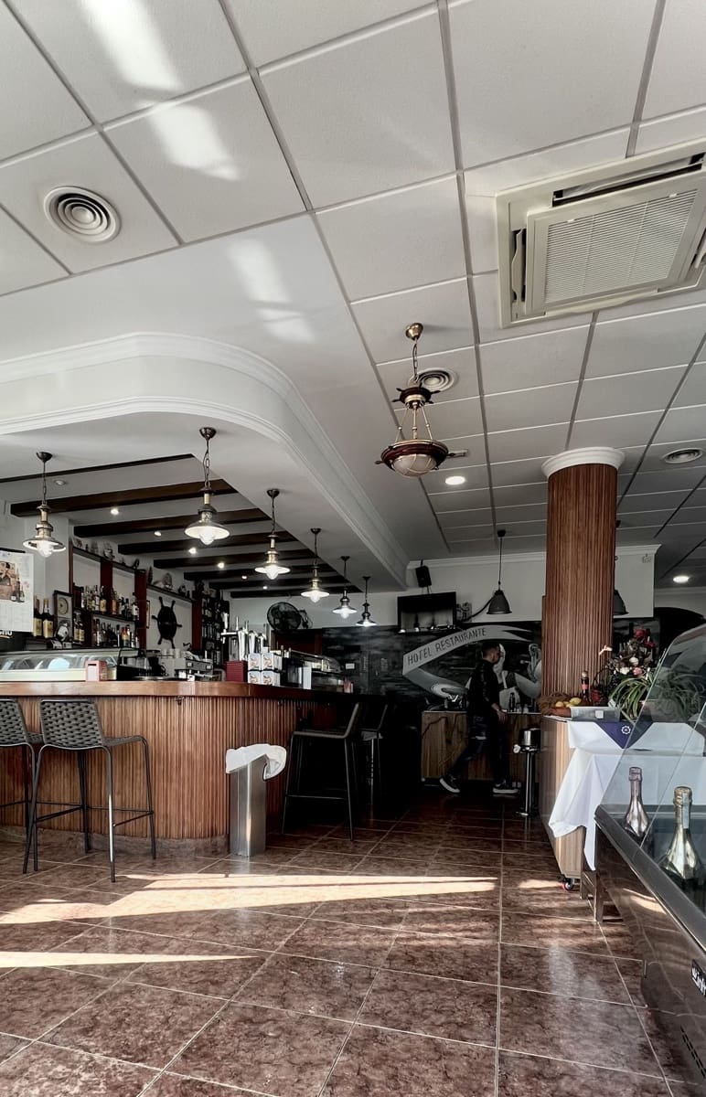 16 bedroom Commercial for sale in Guardamar del Segura with pool - € 1,350,000 (Ref: 9999410)