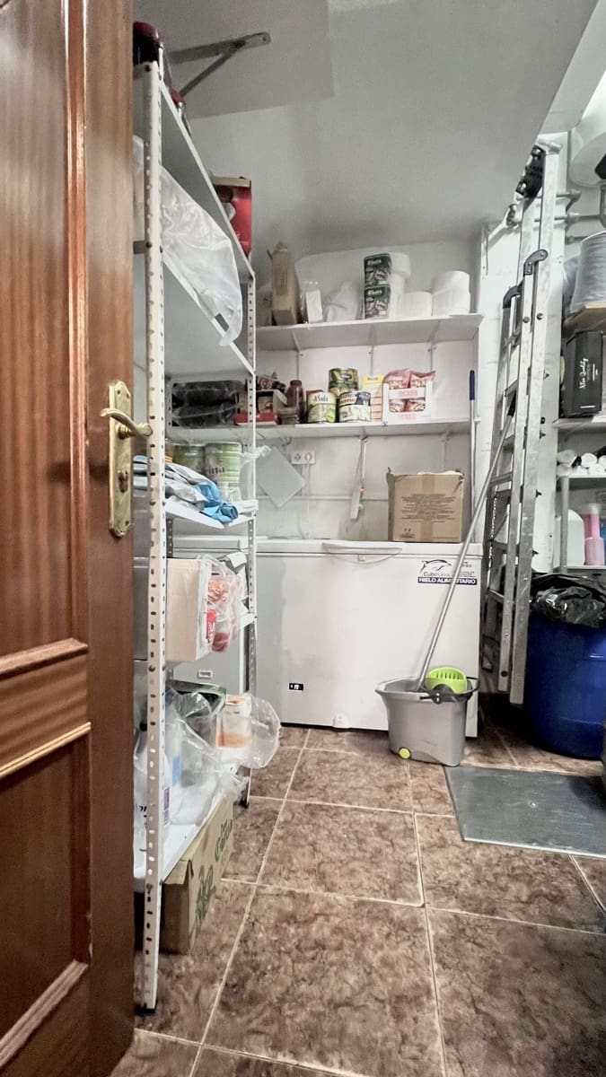 16 bedroom Commercial for sale in Guardamar del Segura with pool - € 1,350,000 (Ref: 9999410)