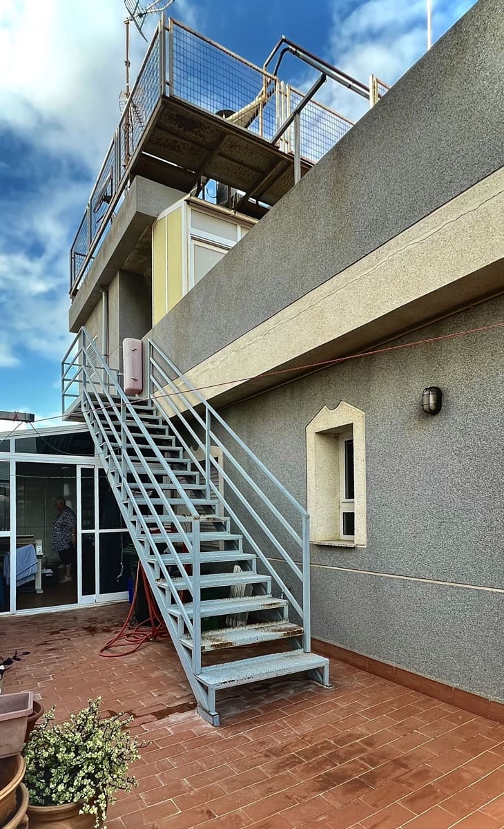 16 bedroom Commercial for sale in Guardamar del Segura with pool - € 1,350,000 (Ref: 9999410)