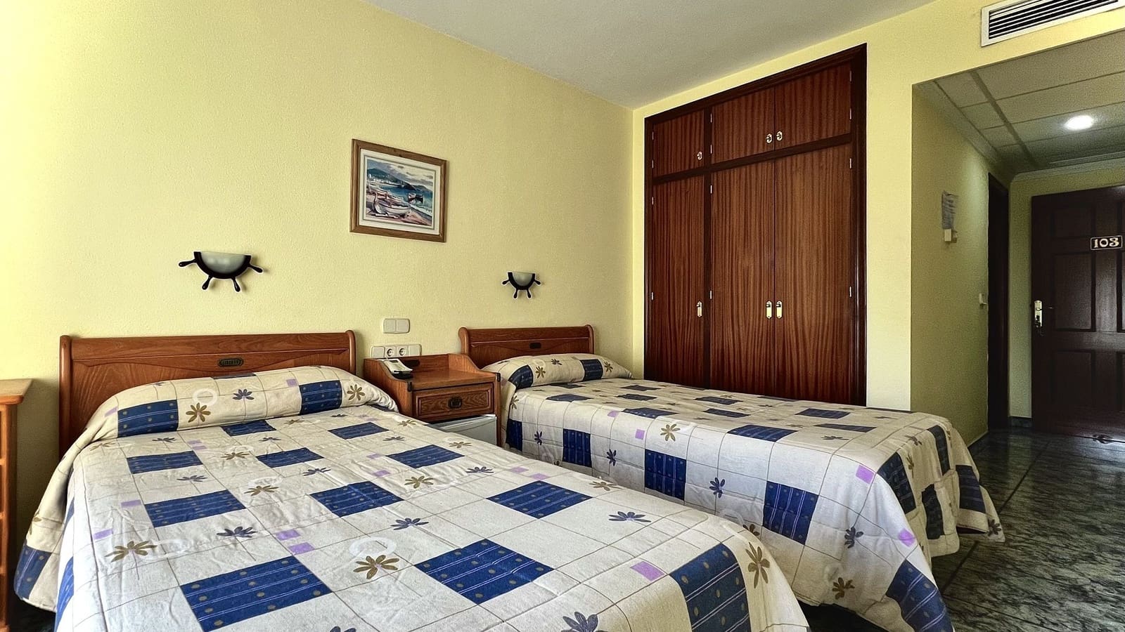 16 bedroom Commercial for sale in Guardamar del Segura with pool - € 1,350,000 (Ref: 9999410)