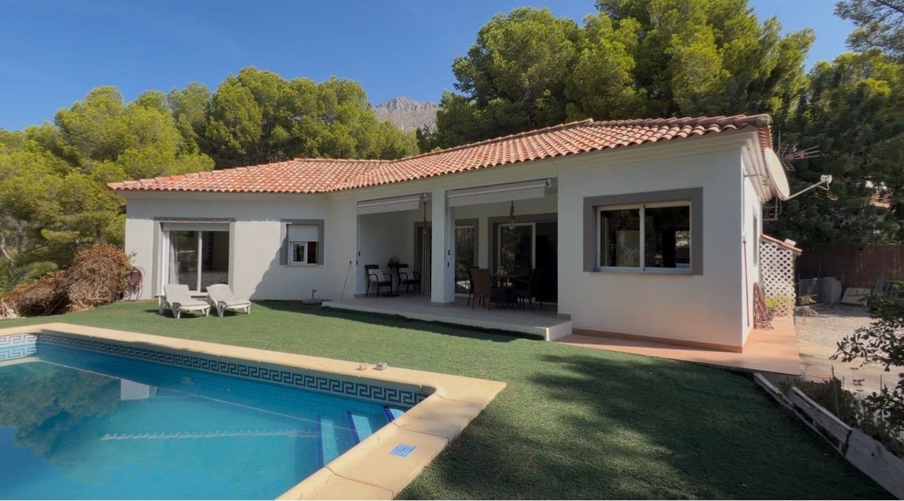 3 bedroom Villa for rent in Altea la Vella with pool garage - € 2,500 (Ref: 10031493)