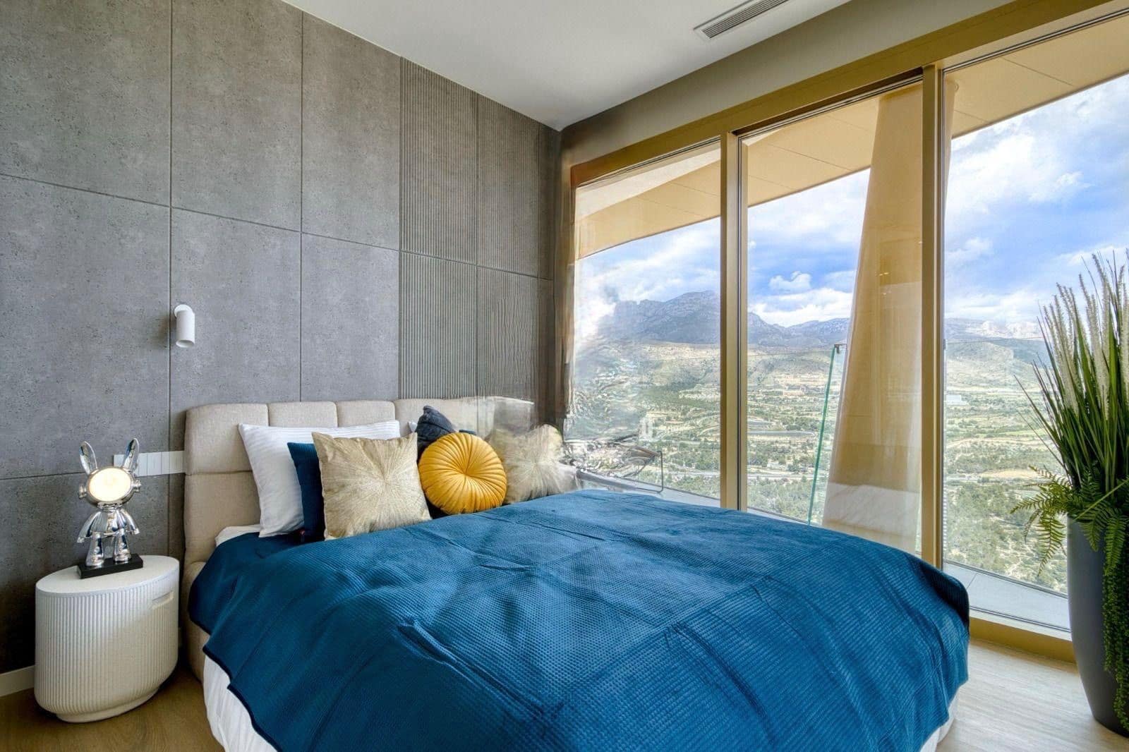 3 bedroom Penthouse for sale in Benidorm with pool garage - € 1,850,000 (Ref: 10042528)
