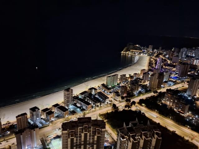 3 Zimmer Penthouse zu vermieten in Benidorm mit Pool Garage - 7.000 € (Ref: 10042529)