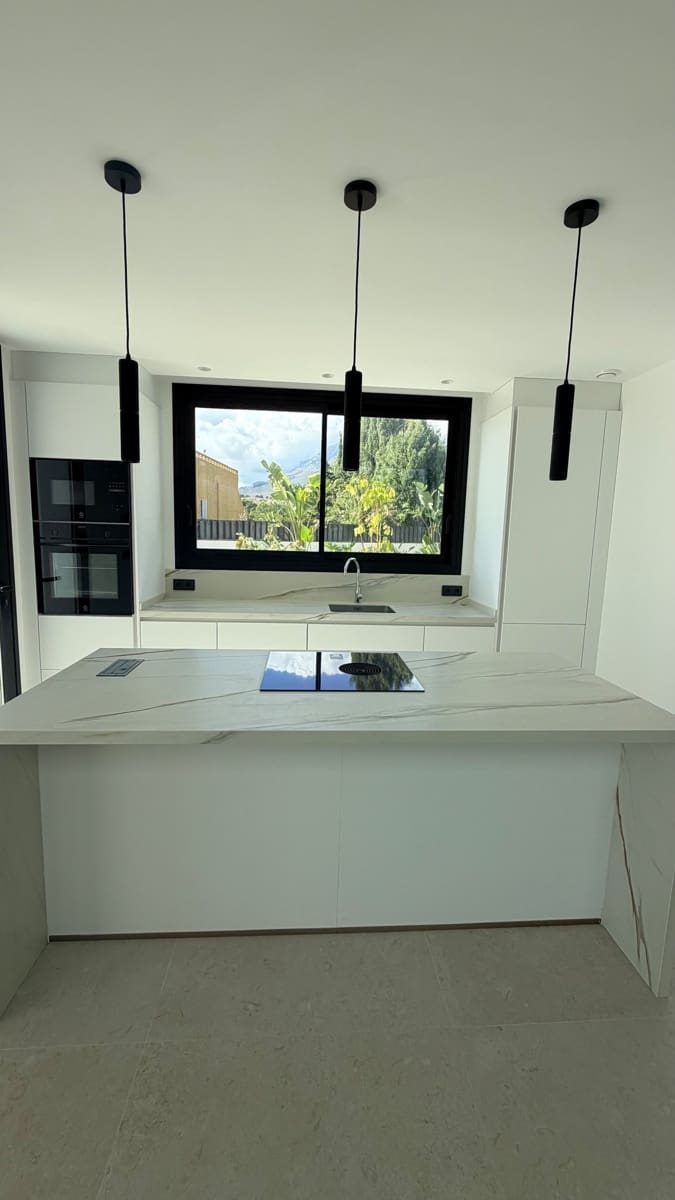 3 bedroom Villa for sale in Alfaz del Pi / L'Alfas del Pi with pool garage - € 720,000 (Ref: 10182534)