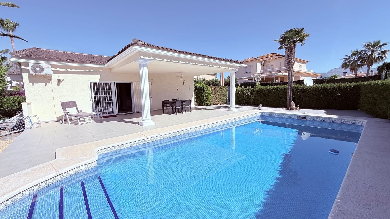 4 soveværelse Villa til salg i Alfaz del Pi / L'Alfas del Pi med swimmingpool garage - € 860.000 (Ref: 9922805)