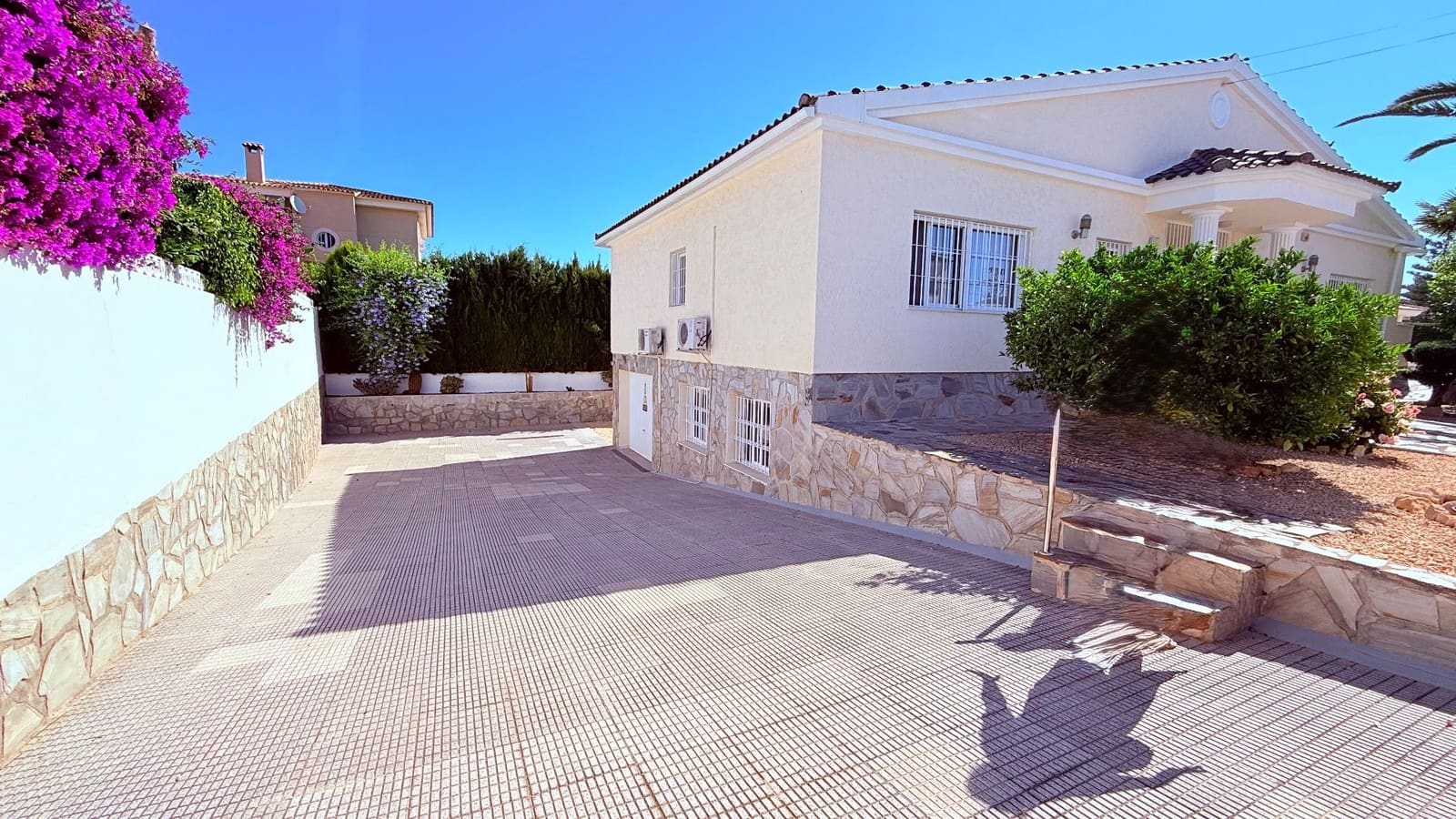4 soveværelse Villa til salg i Alfaz del Pi / L'Alfas del Pi med swimmingpool garage - € 860.000 (Ref: 9922805)