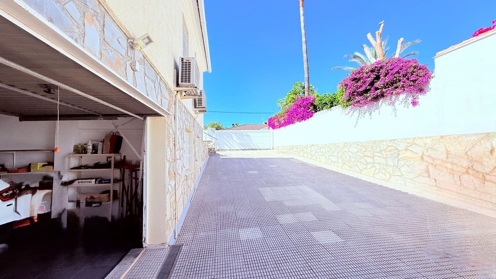 4 soveværelse Villa til salg i Alfaz del Pi / L'Alfas del Pi med swimmingpool garage - € 860.000 (Ref: 9922805)