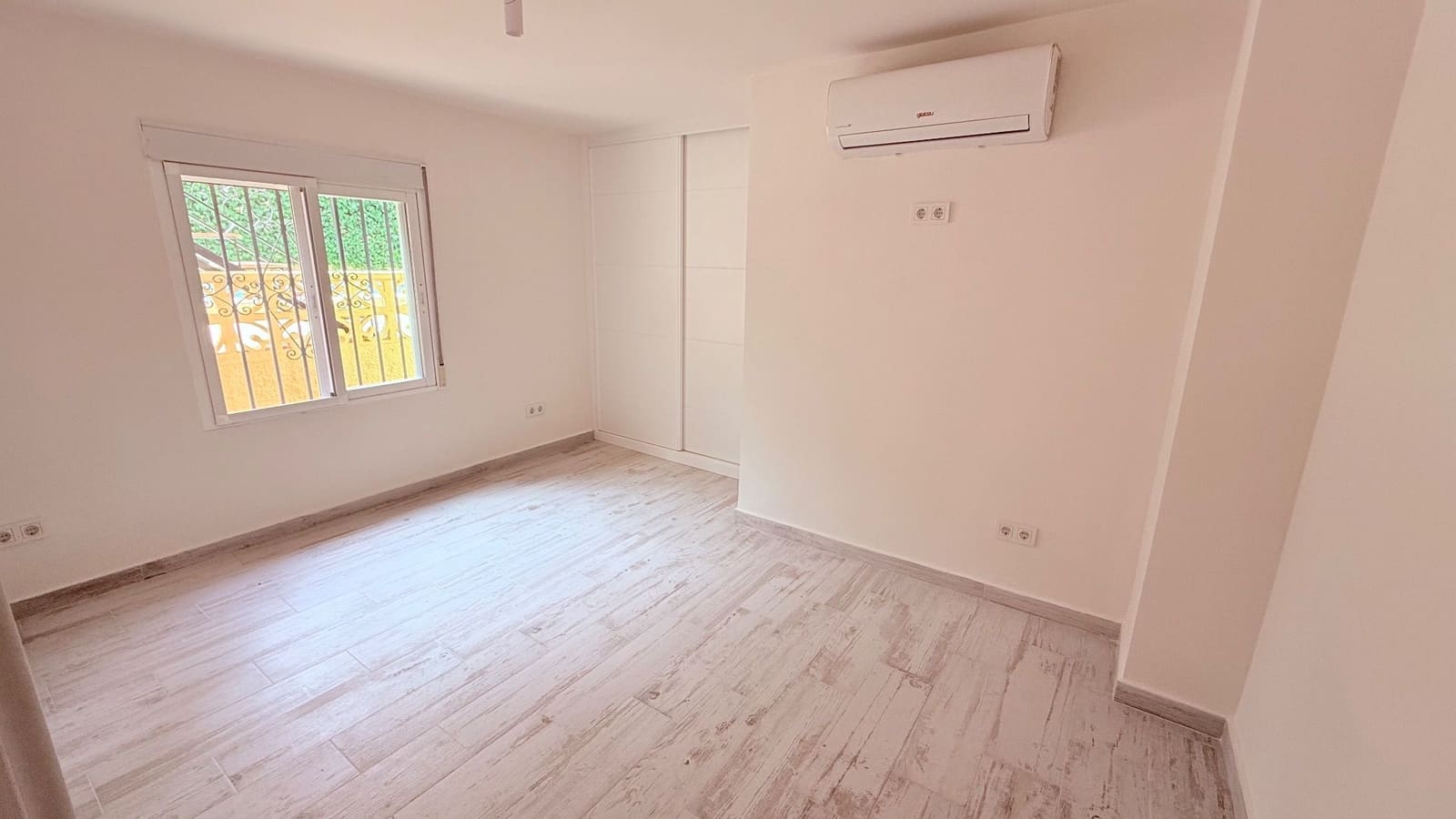 4 sypialnia Willa do wynajęcia w Alfaz del Pi / L'Alfas del Pi z basenem garażem - 3 500 € (Ref: 9922809)