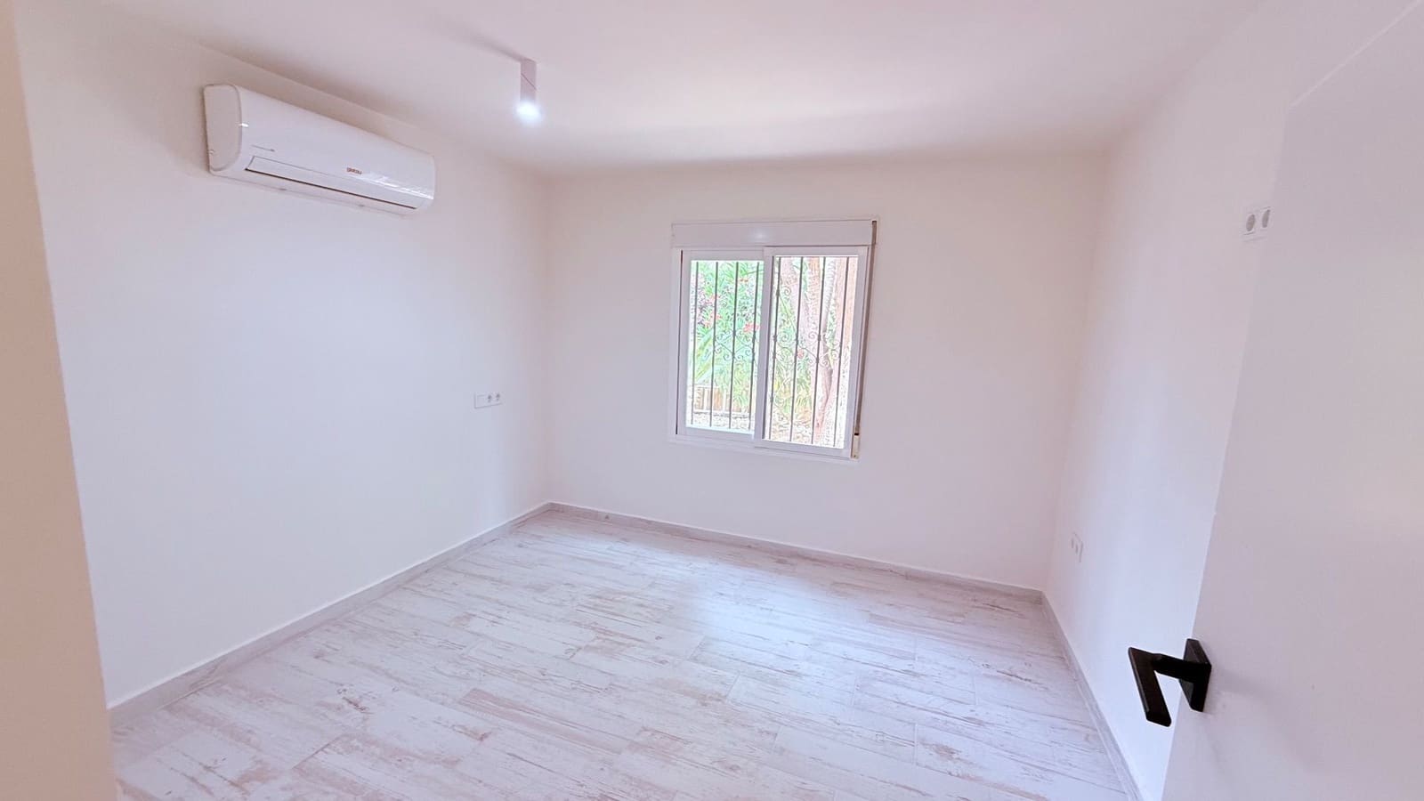 4 sypialnia Willa do wynajęcia w Alfaz del Pi / L'Alfas del Pi z basenem garażem - 3 500 € (Ref: 9922809)