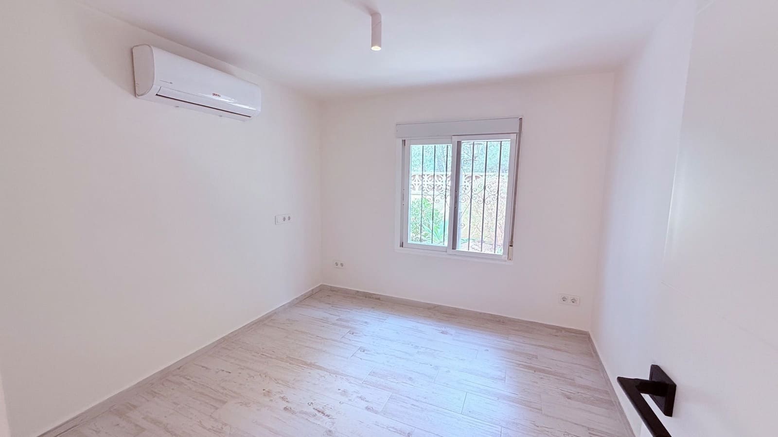 4 sypialnia Willa do wynajęcia w Alfaz del Pi / L'Alfas del Pi z basenem garażem - 3 500 € (Ref: 9922809)