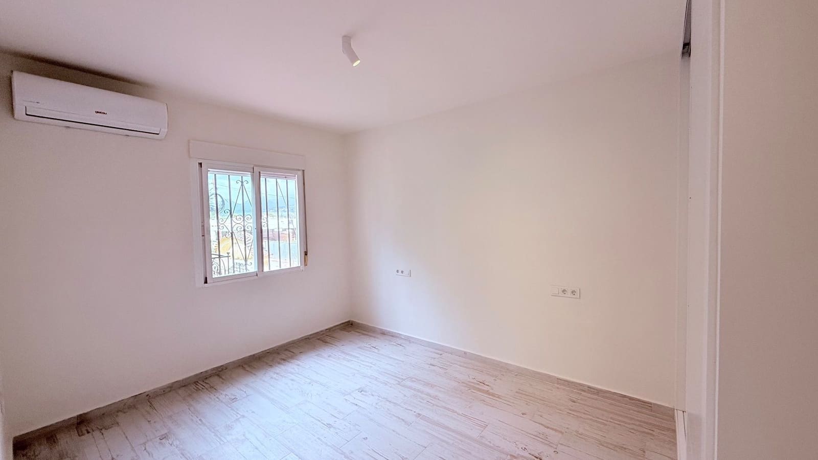 4 sypialnia Willa do wynajęcia w Alfaz del Pi / L'Alfas del Pi z basenem garażem - 3 500 € (Ref: 9922809)