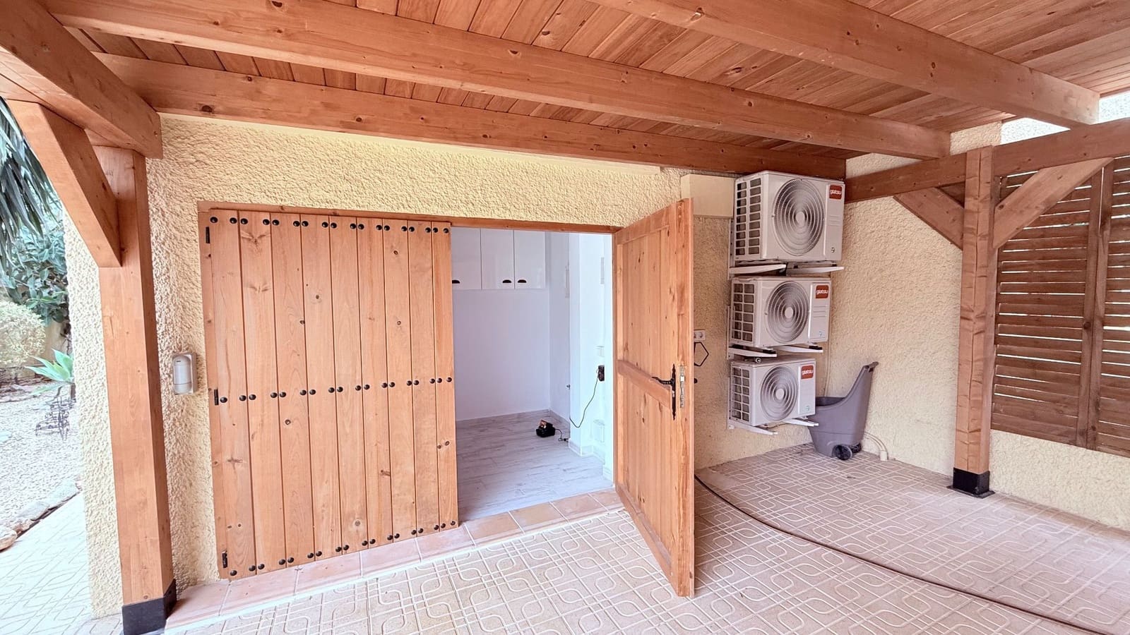 4 sypialnia Willa do wynajęcia w Alfaz del Pi / L'Alfas del Pi z basenem garażem - 3 500 € (Ref: 9922809)