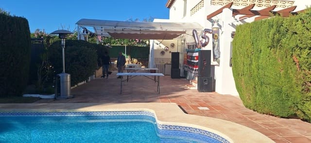 3 soverom Villa til leie i Alfaz del Pi / L'Alfàs del Pi med svømmebasseng garasje - € 2 850 (Ref: 9951061)