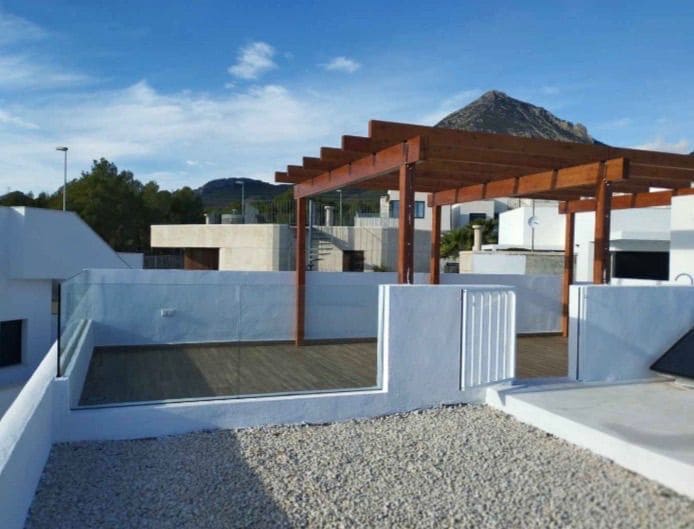 3 soveværelse Villa til salg i Polop med swimmingpool garage - € 575.000 (Ref: 9951062)
