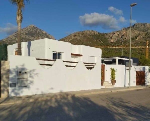 3 soveværelse Villa til salg i Polop med swimmingpool garage - € 575.000 (Ref: 9951062)